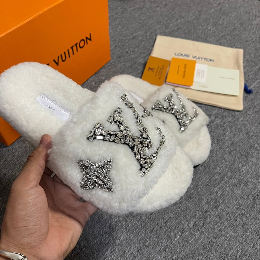 New wool slippers made of fine and soft wool