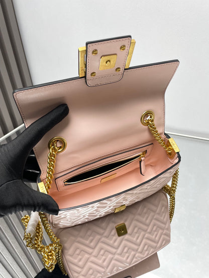 Latest version of Baguette chain series handbag