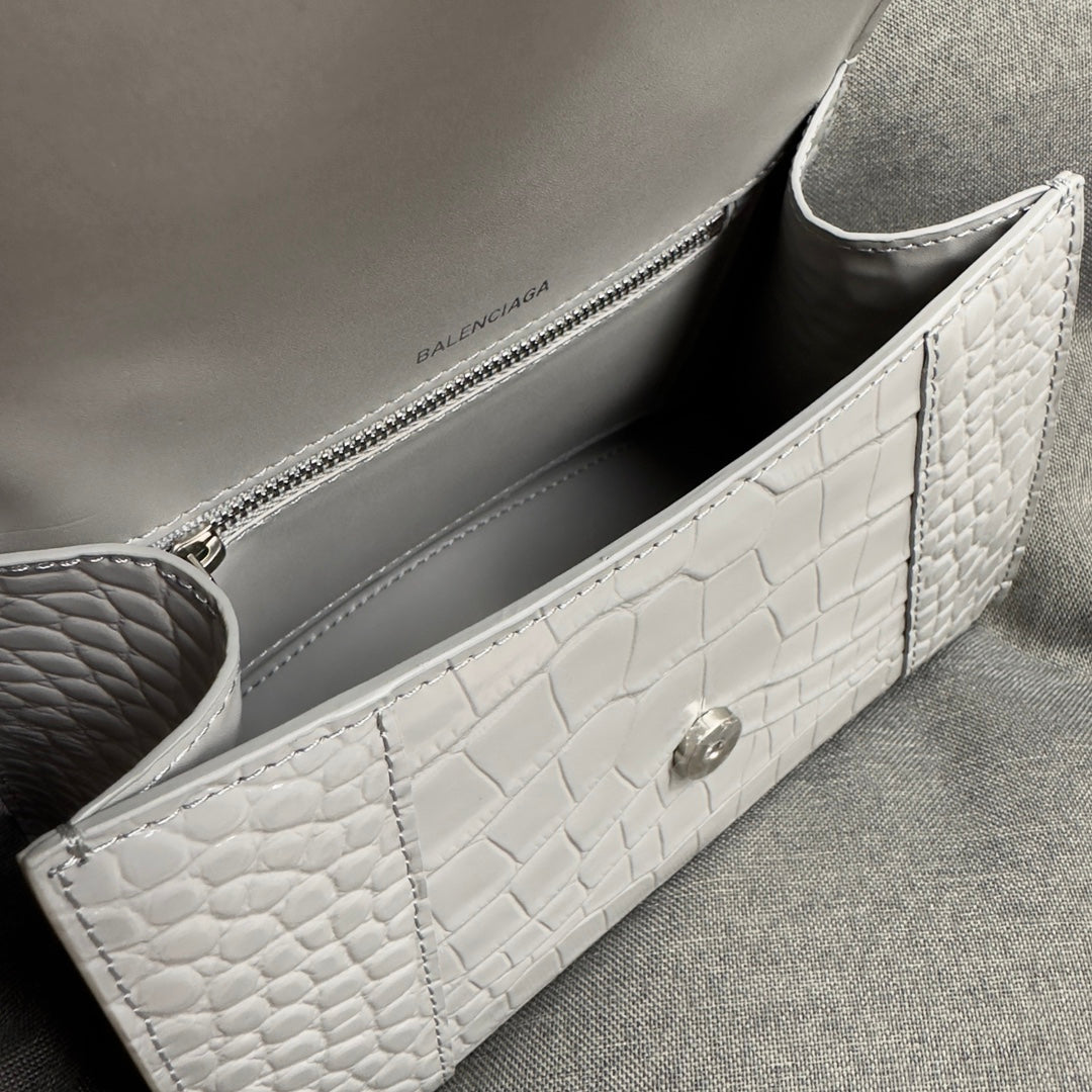 Sac sablier à motif crocodile avec boutons argentés gris