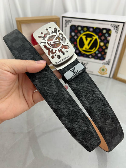 LV... Louis Vuitton 💕 Automatic belt P160