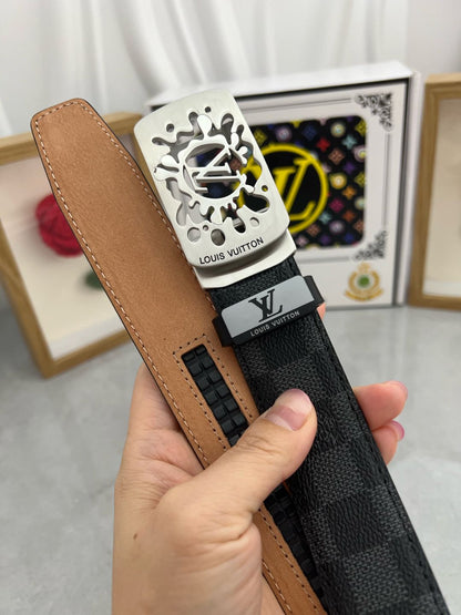 LV... Louis Vuitton 💕 Automatic belt P160