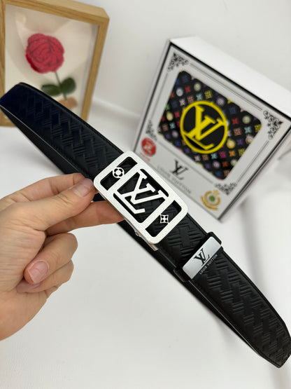 LV... Louis Vuitton 💕 Automatic belt P150