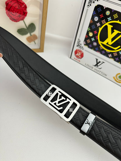 LV... Louis Vuitton 💕 Automatic belt P150