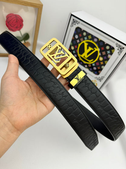 LV... Louis Vuitton 💕 Automatic belt P150