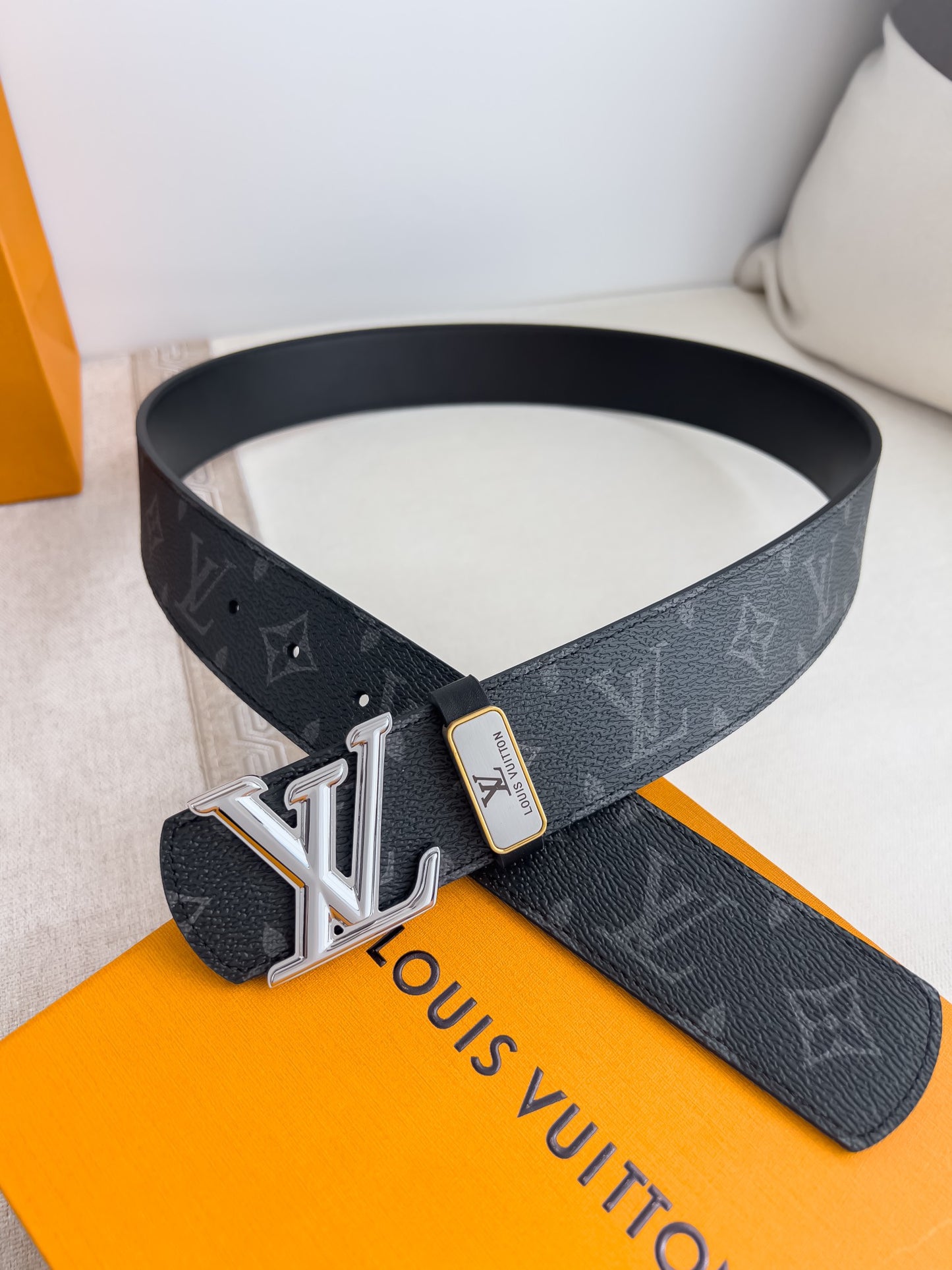 LV... Louis Vuitton ✈️ Belt • Belt • Original Order P160