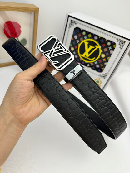 LV... Louis Vuitton 💕 Automatic belt P150