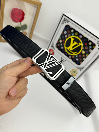 LV... Louis Vuitton 💕 Automatic belt P150