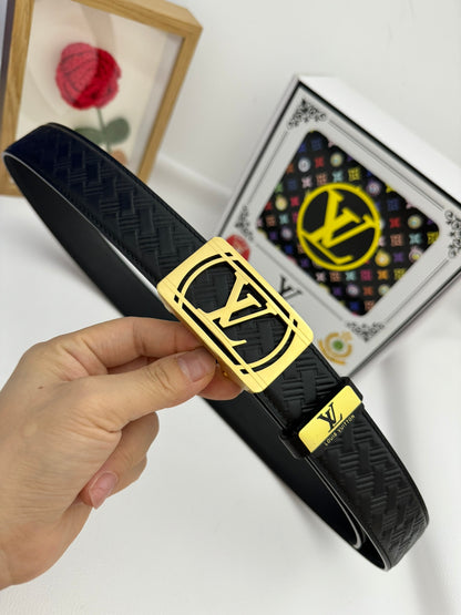 LV... Louis Vuitton 💕 Automatic belt P150