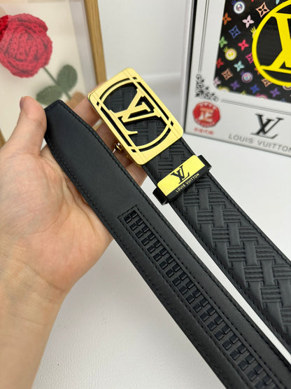 LV... Louis Vuitton 💕 Automatic belt P150