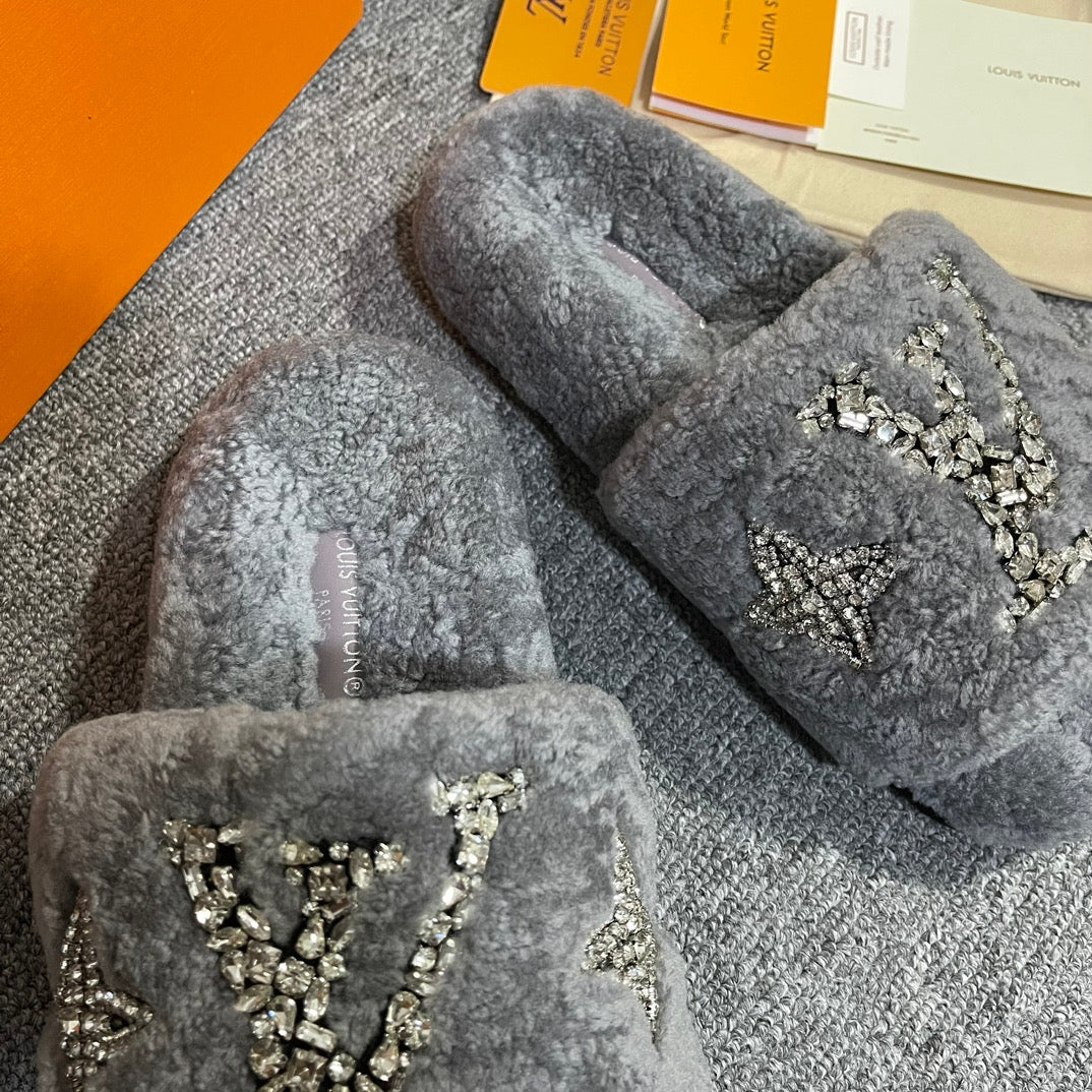 New wool slippers made of fine and soft wool