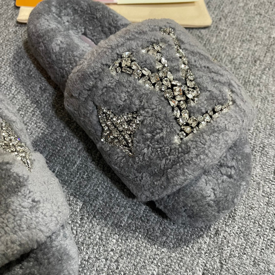 New wool slippers made of fine and soft wool