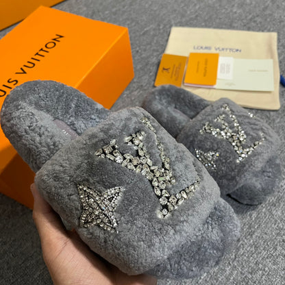 New wool slippers made of fine and soft wool